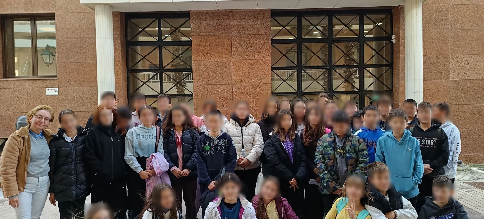 Ενεργοί πολίτες εν δράσει!  Επίσκεψη της Στ΄ τάξης του 1ου Δημοτικού Σχολείου Λουτρακίου «Ελευθέριος Κ. Βενιζέλος» στο Δημαρχείο